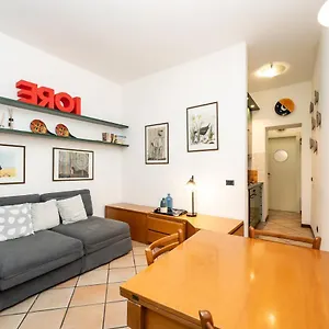 https://casemi-mercato-16-sx-in-full-city-center.italymilanhotels.net